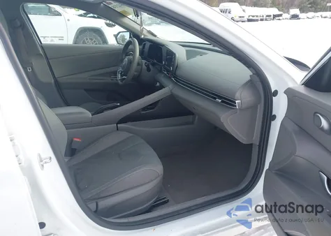 2021 Hyundai Elantra Sel z USA, uszkodzony, nr VIN 5NPLM4AG8MH012183